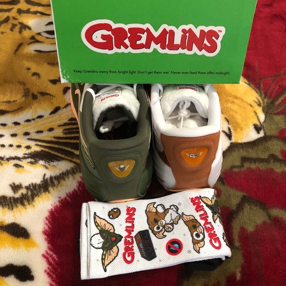 SZ 13 PUMA ALL PRO NITRO “GREMLINS” SHOES, GREMLINS GIZMO AND STRIPE SOCKS - Picture 13 of 14